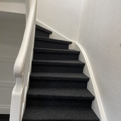 Treppe mit Kugelgarn